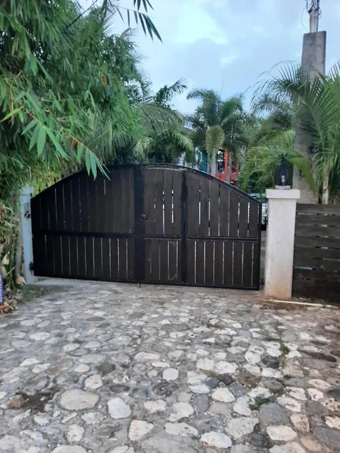 Hidden Gem @ White River Ocho Rios - Secluded Retreat For Two 호텔 0*,  자메이카